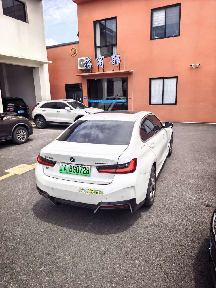 BMW i3 2023 car image #6