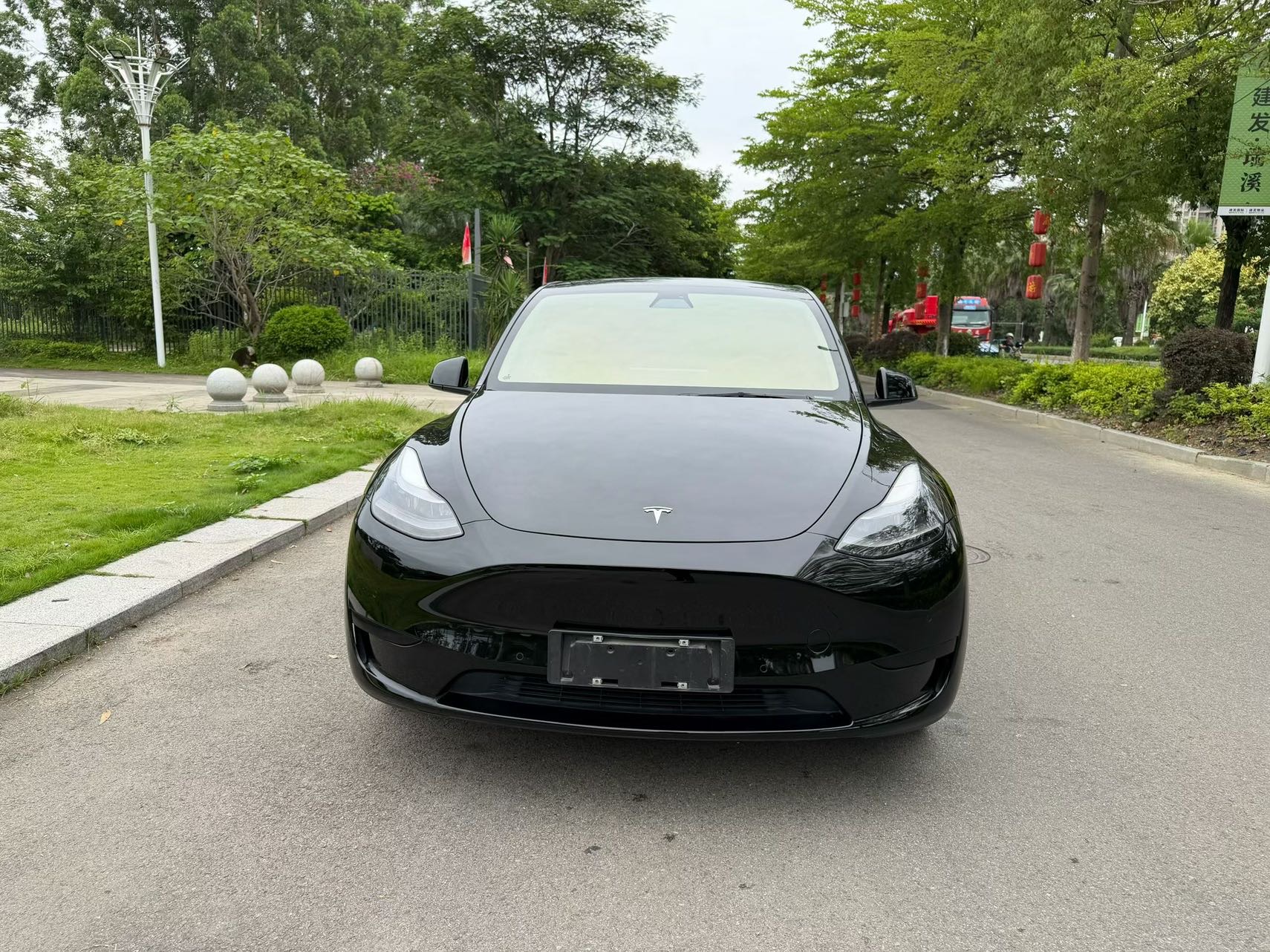 Tesla Model Y 2022 car image #2