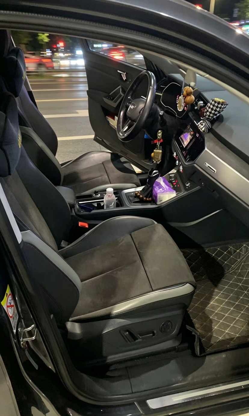 Audi Q3 2021 car image #2