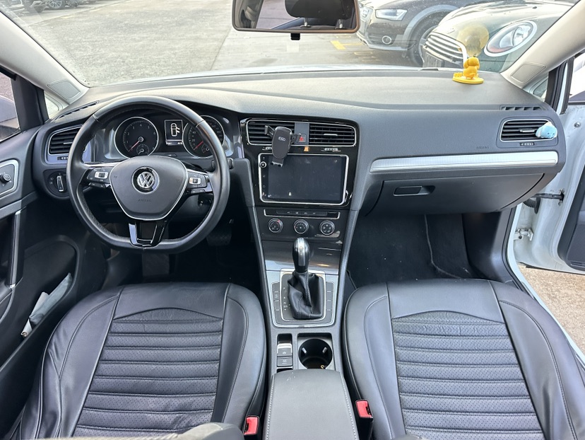 Volkswagen Golf 2018 car image #7