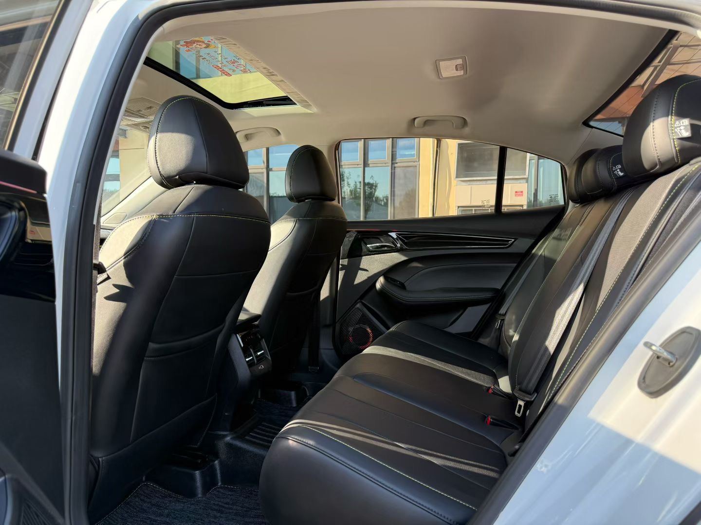 Roewe i5 2023 изображение автомобиля #5
