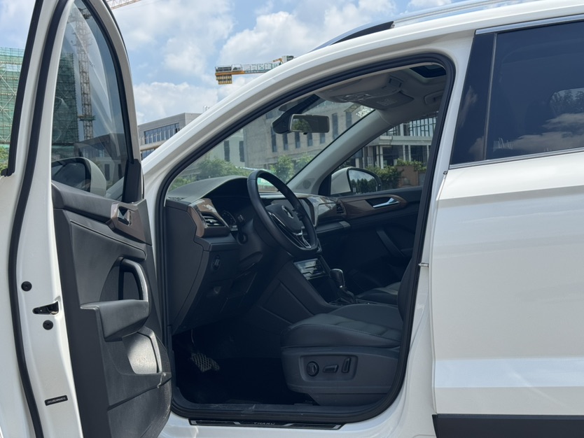 Volkswagen Tharu 2021 #3 Volkswagen Tharu 2021 car image #3