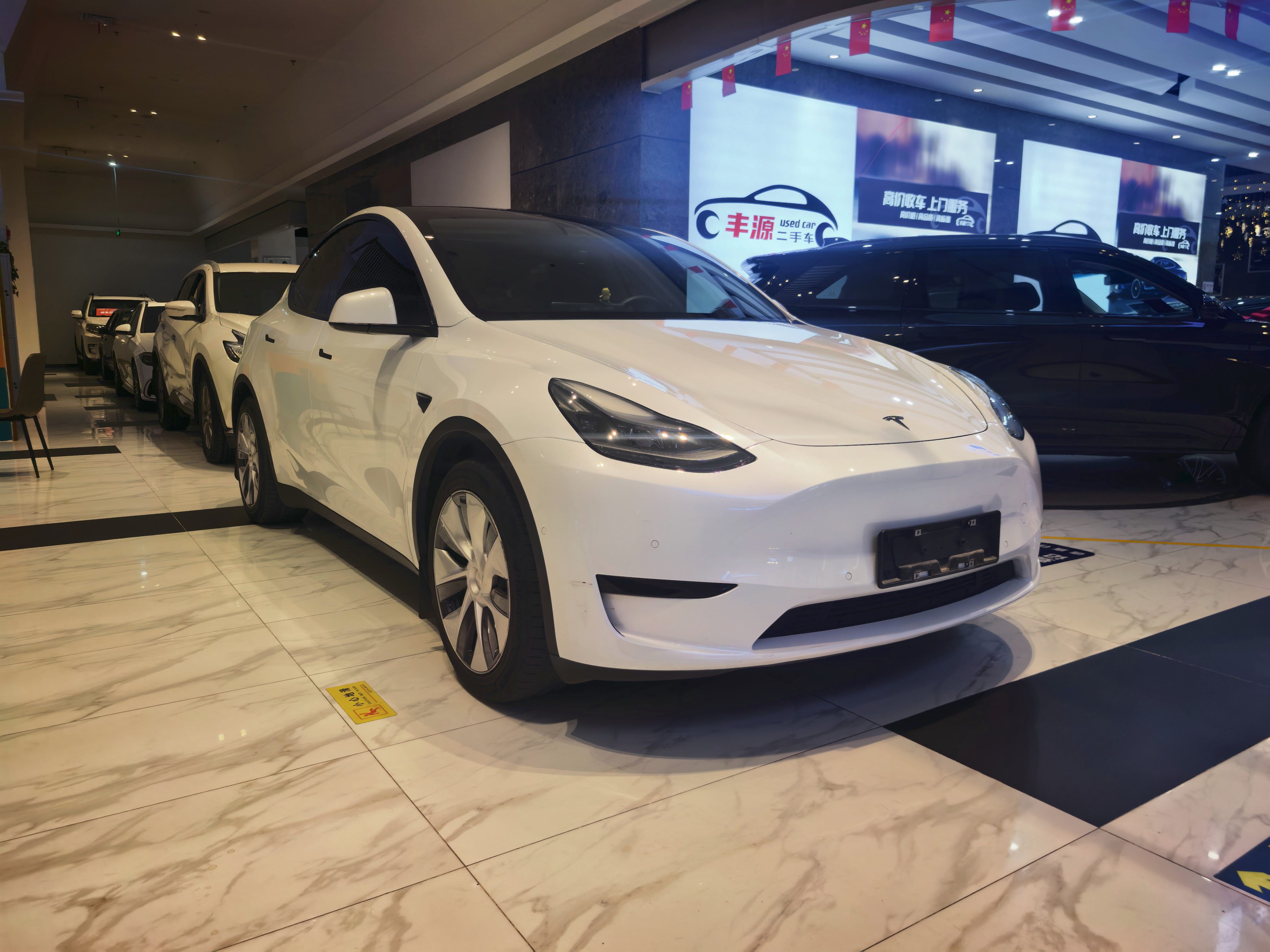 Tesla Model Y 2022 car image #3