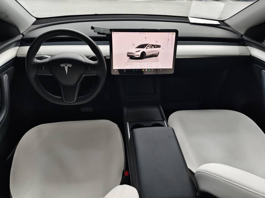 Tesla Model Y 2022 car image #4