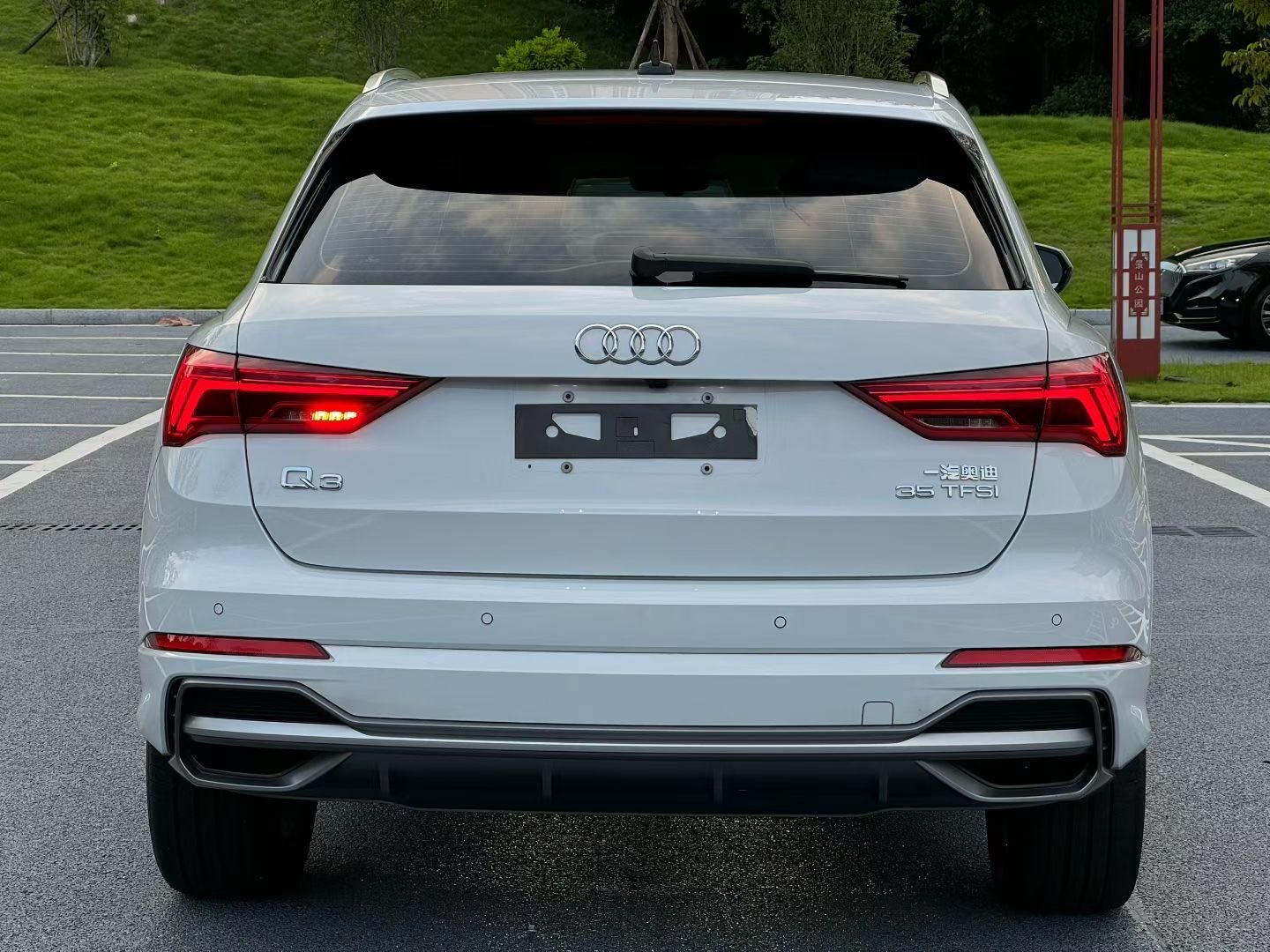 Audi Q3 2023 car image #8