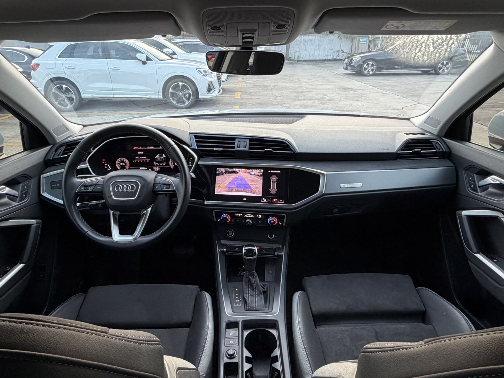 Audi Q3 2022 car image #8
