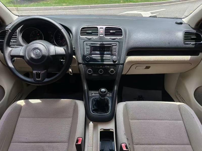 Volkswagen Golf 2012 car image #8