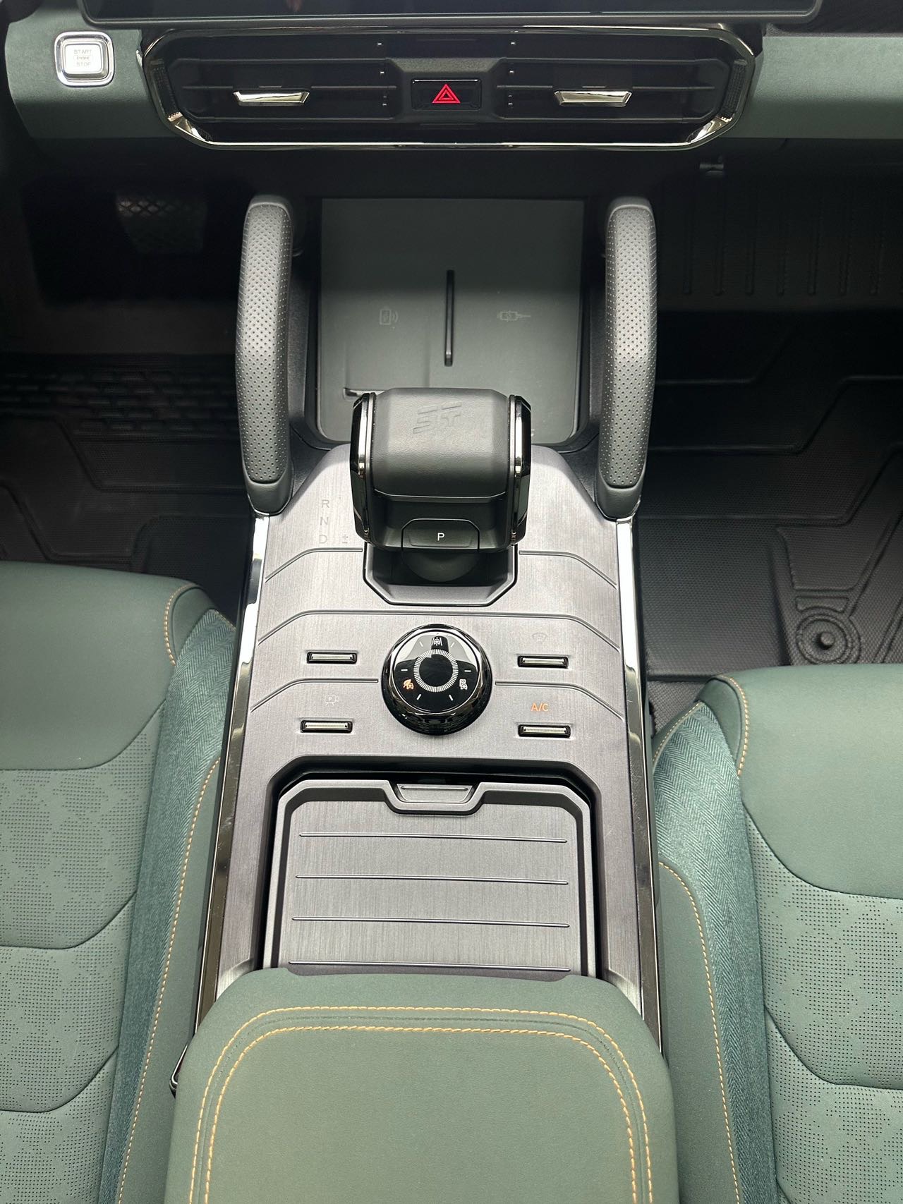 Jetour Traveller 2023 car image #8