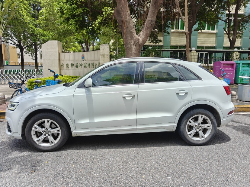 Audi Q3 2018 car image #2