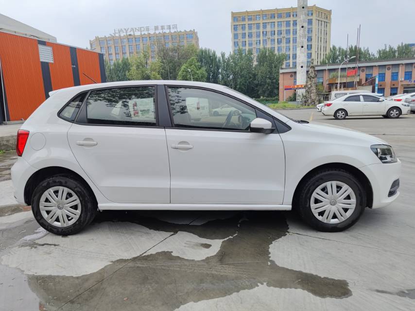Volkswagen Polo 2014 car image #4