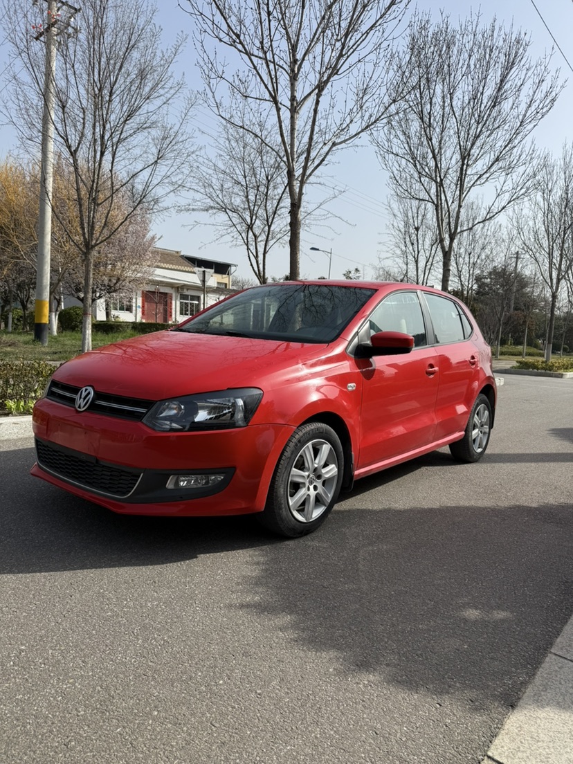 Volkswagen Polo 2012 Volkswagen Polo 2012 car image