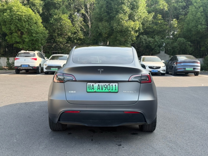 Tesla Model Y 2024 #8 Tesla Model Y 2024 car image #8