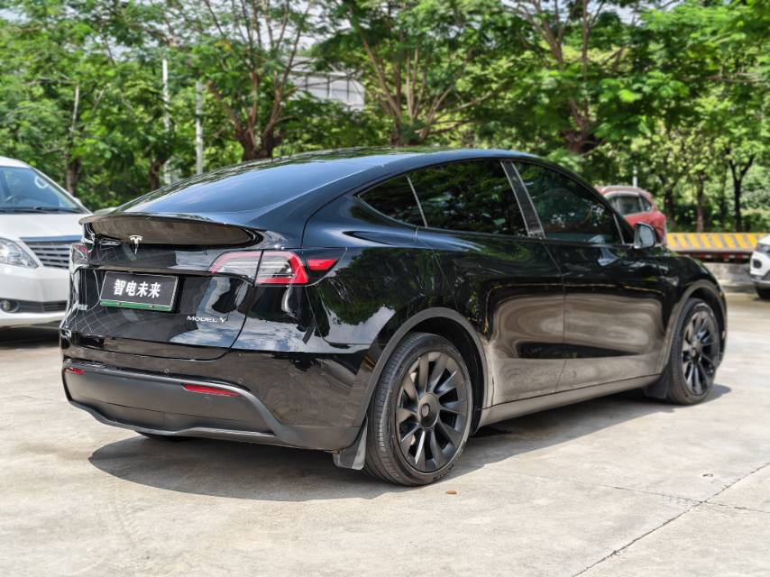 Tesla Model Y 2024 #4 Tesla Model Y 2024 car image #4