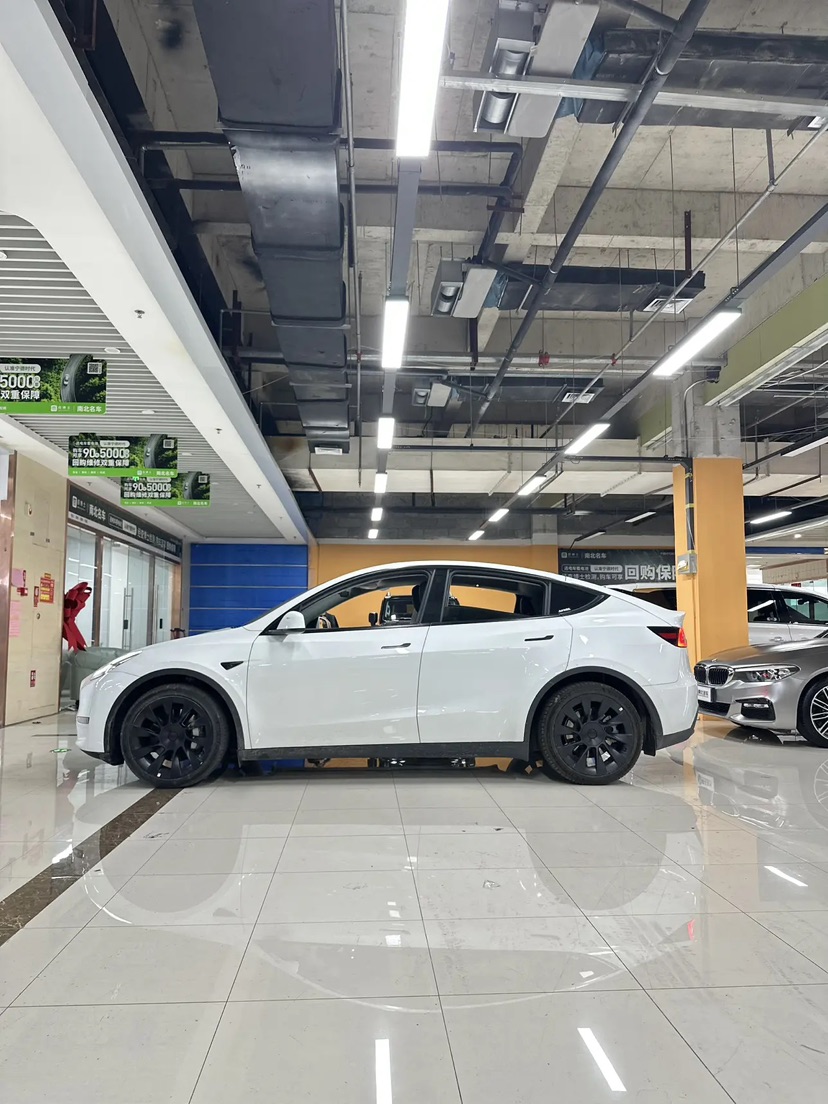 Tesla Model Y 2022 car image #3