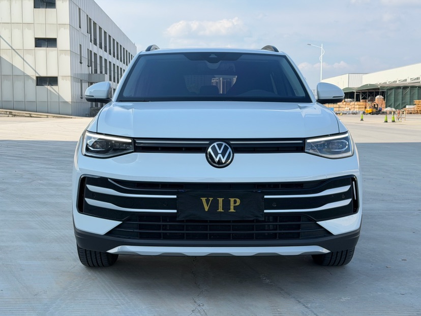 Volkswagen Tharu 2025 car image #2