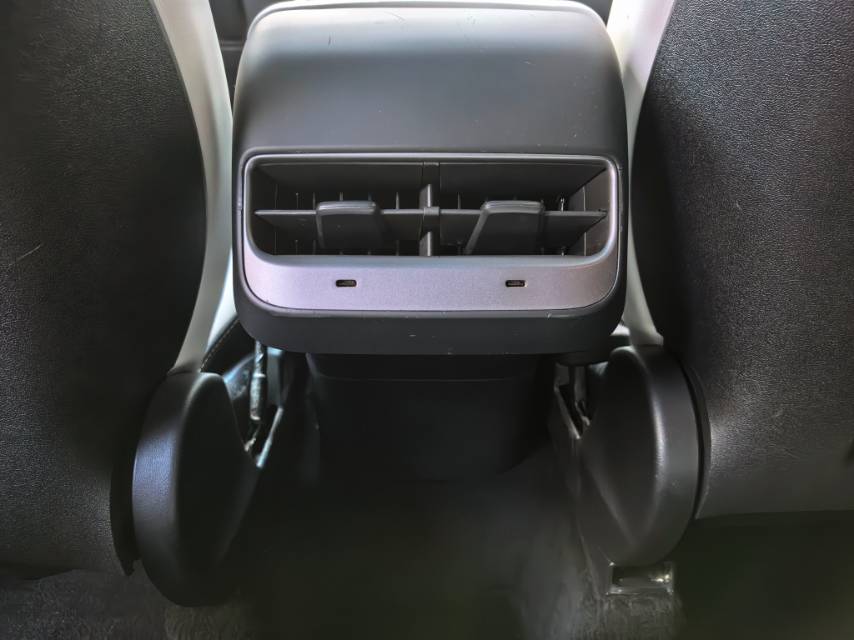 Tesla Model Y 2023 car image #16