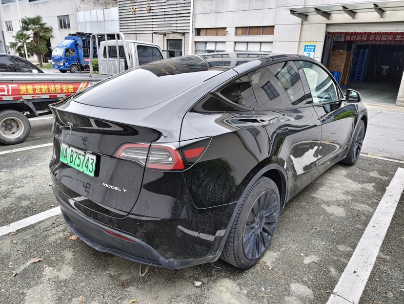 Tesla Model Y 2023 #3 Tesla Model Y 2023 car image #3