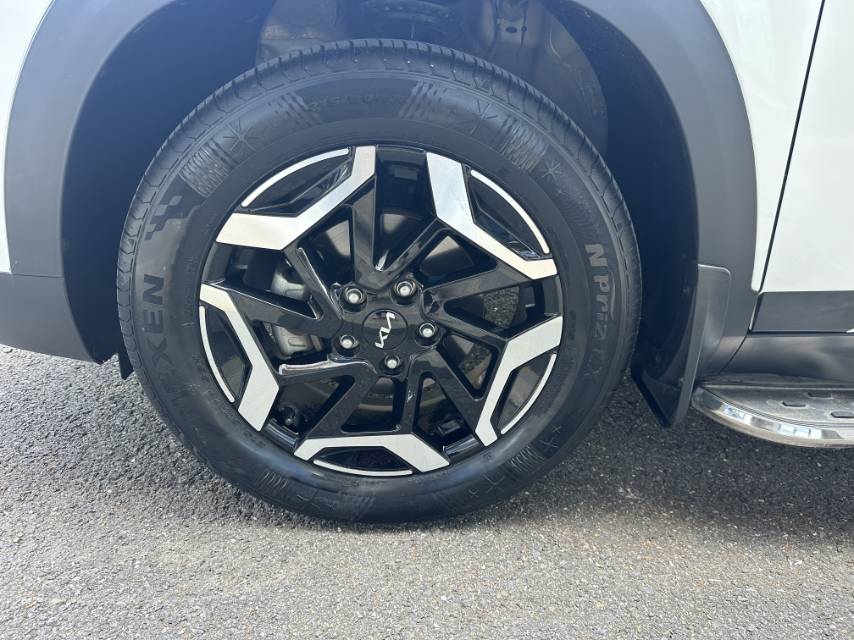Kia Seltos 2023 car image #5