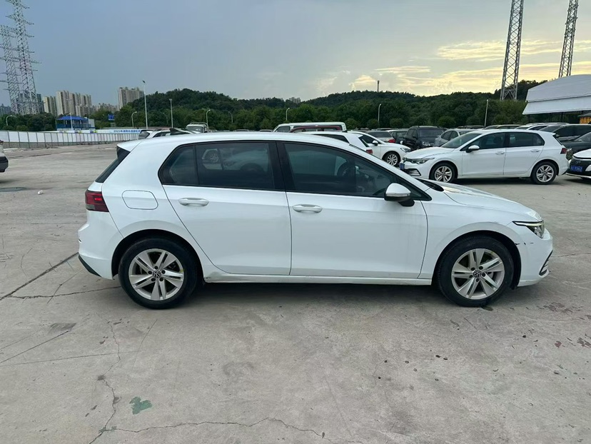 Volkswagen Golf 2023 car image #5