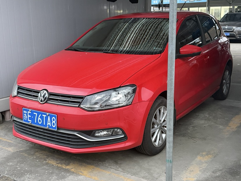 Volkswagen Polo 2015 car image 