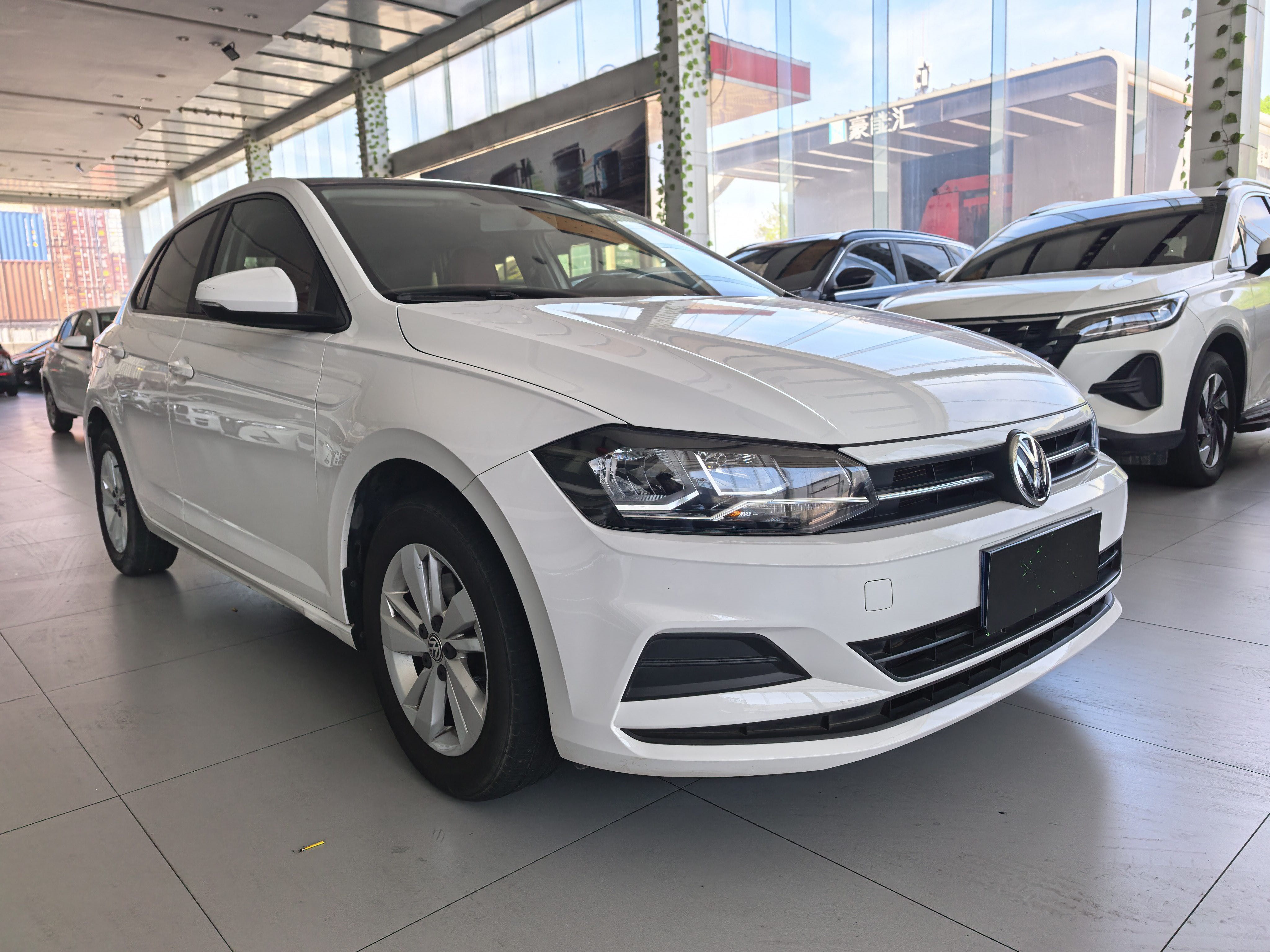 Volkswagen Polo 2020 car image #3