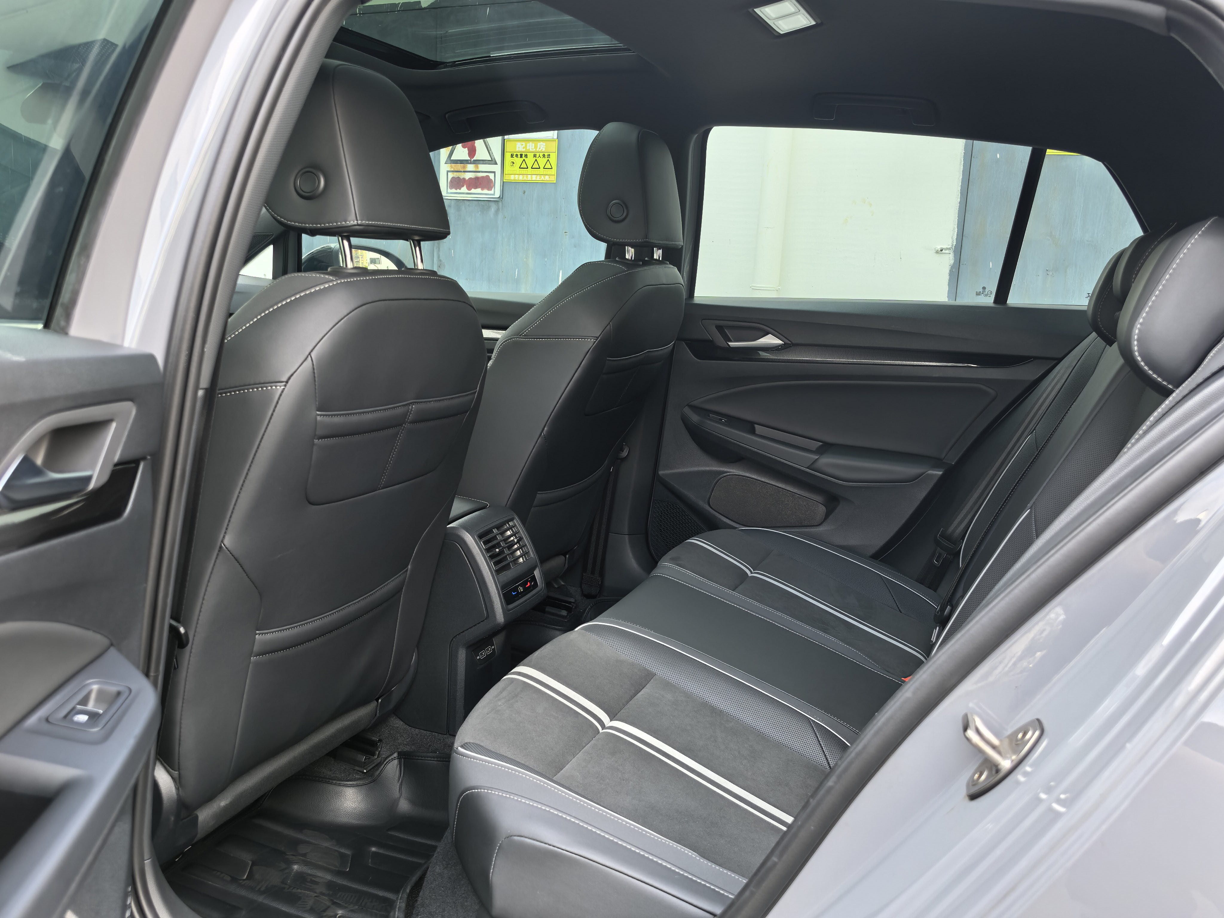 Volkswagen Golf 2021 car image #9
