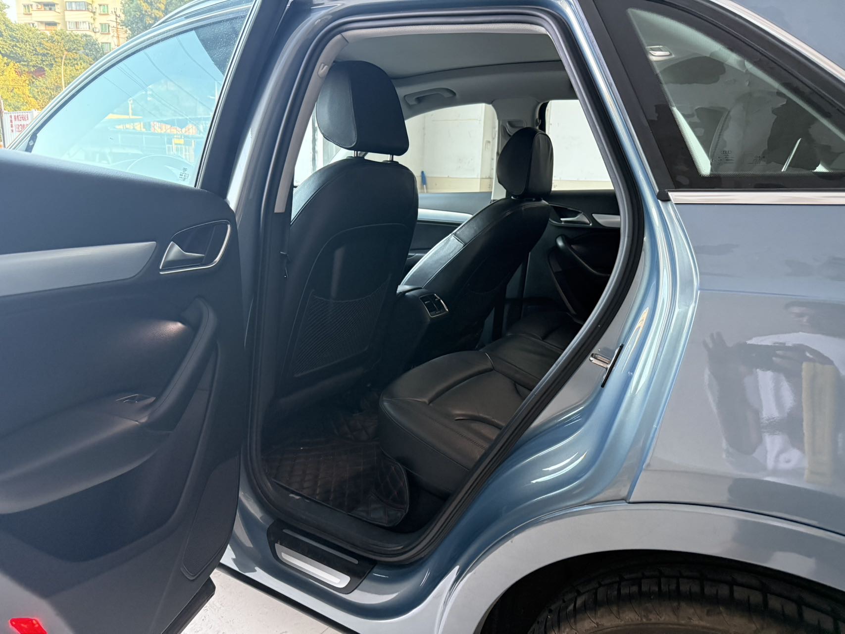 Audi Q3 2015 car image #3