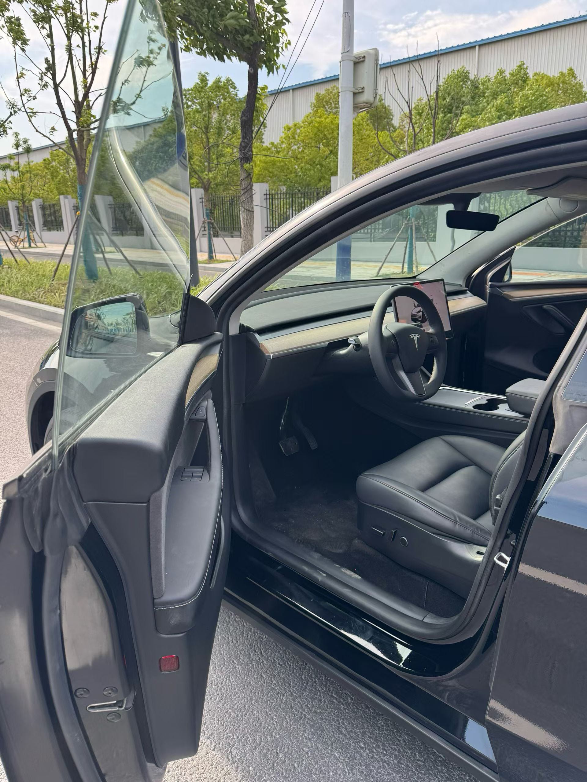 Tesla Model Y 2022 car image #4