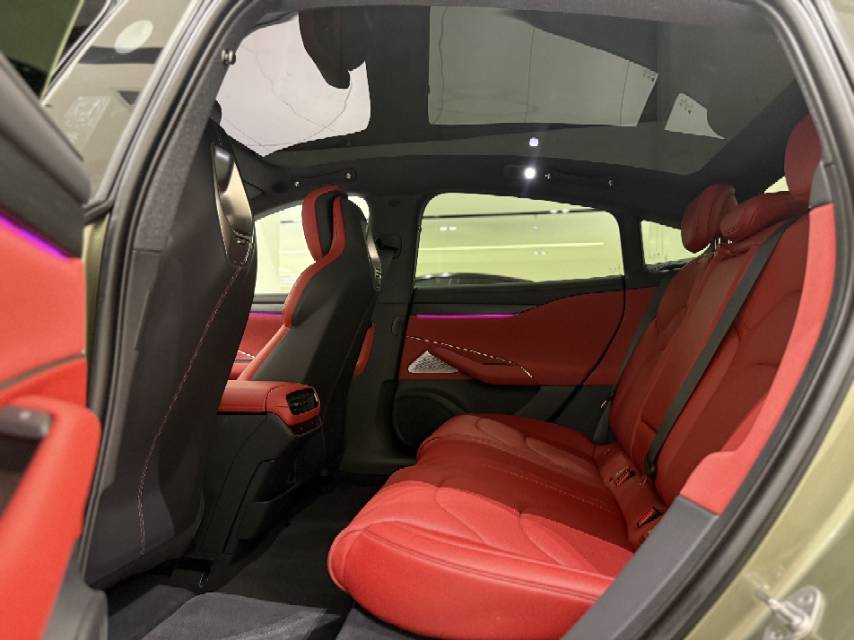 MI SU7 2024 immagine di auto #9