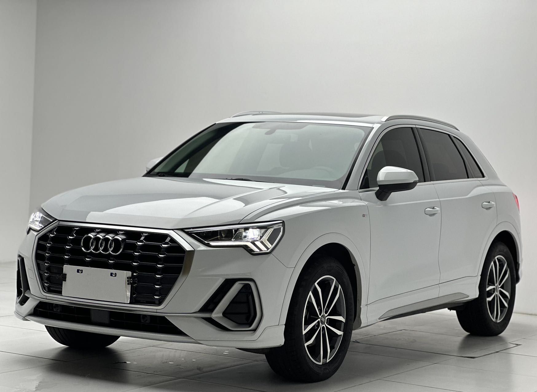 Audi Q3 2022 Audi Q3 2022 car image