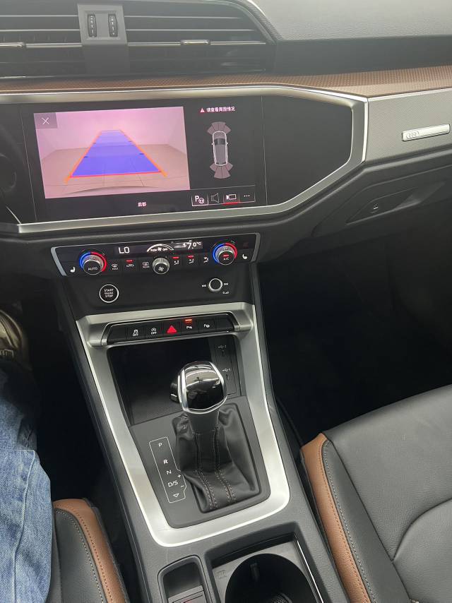 Audi Q3 2022 car image #12