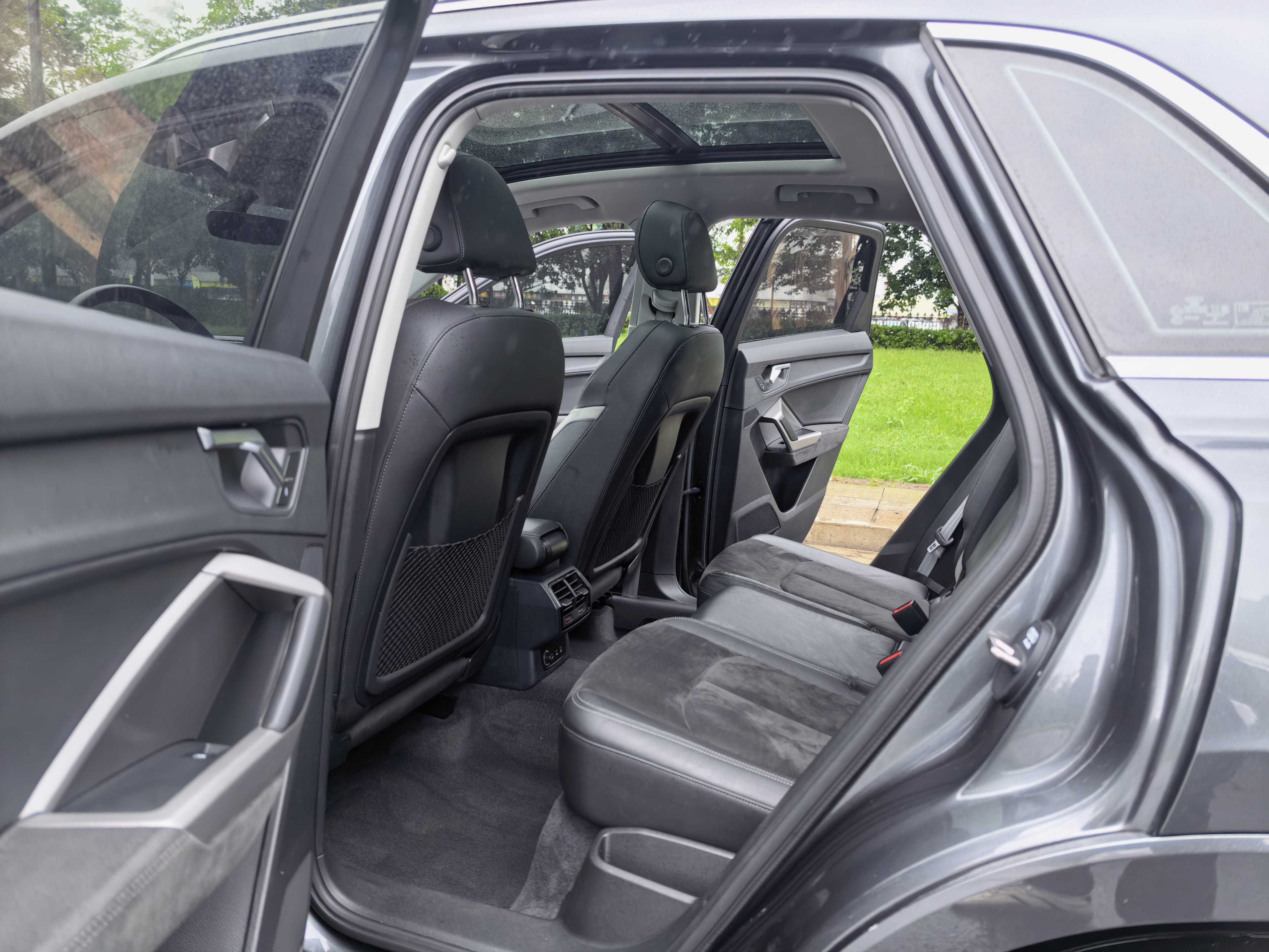 Audi Q3 2022 car image #5