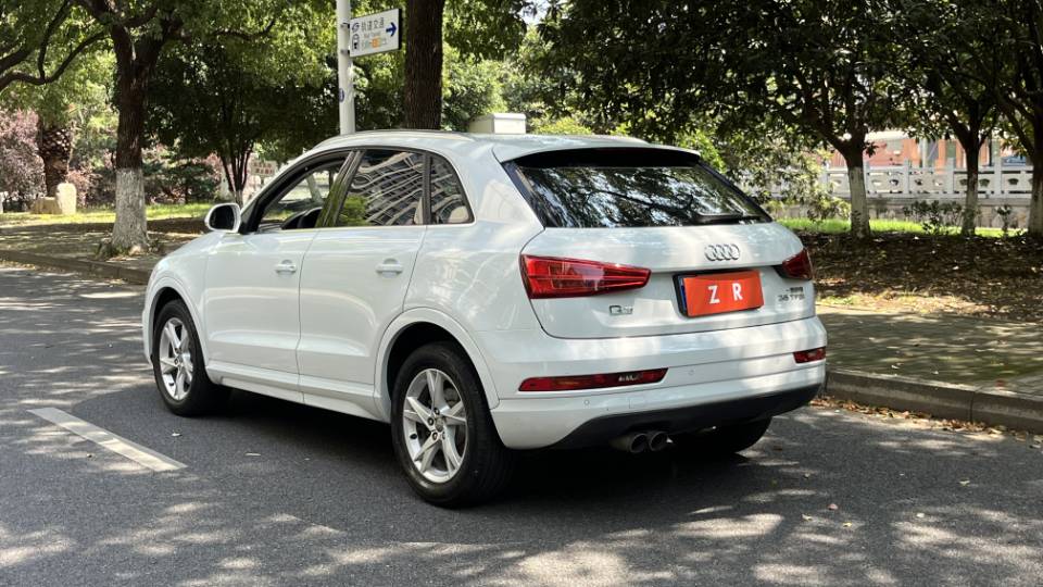 Audi Q3 2018 car image #4
