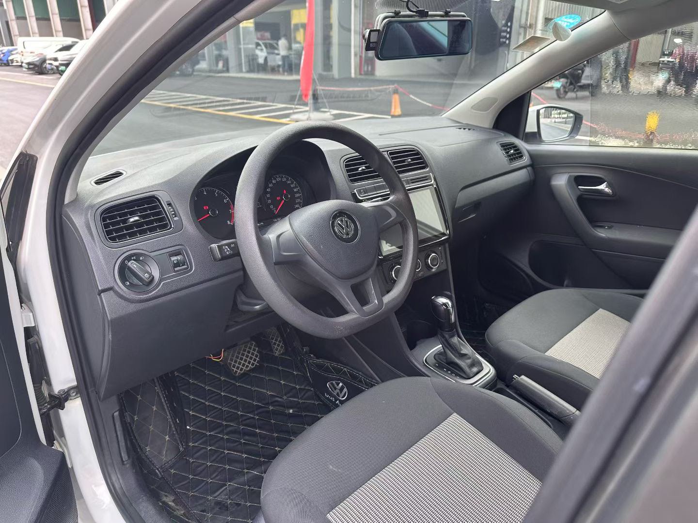 Volkswagen Polo 2019 car image #4