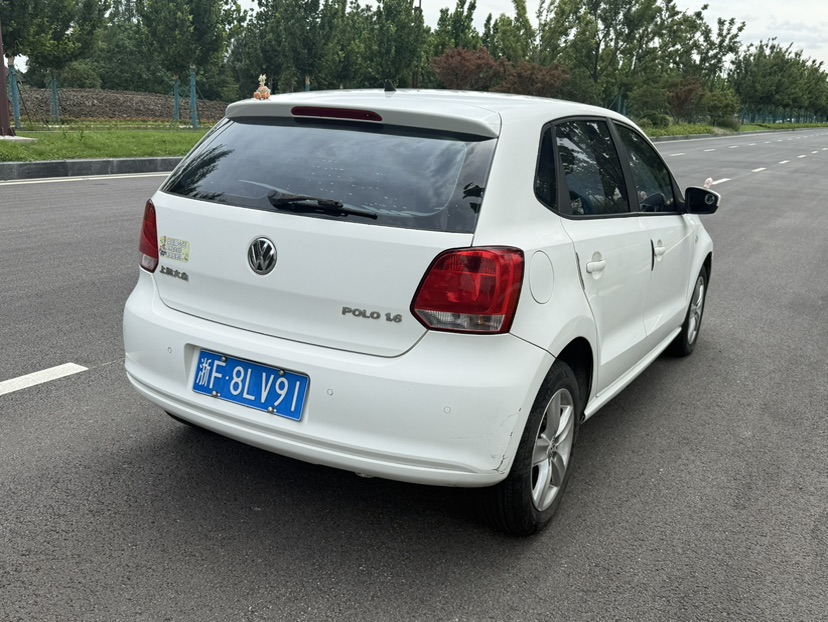 Volkswagen Polo 2011 car image #9