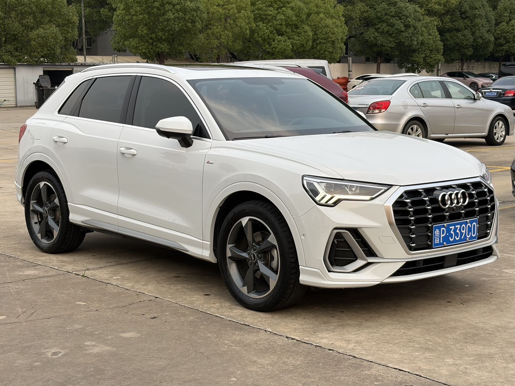 Audi Q3 2022 car image #3