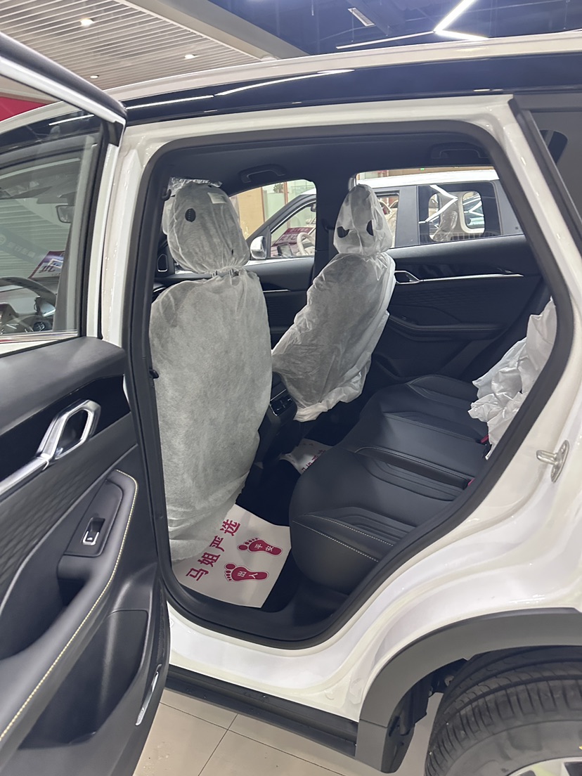 GEELY Coolray 2026 #3 GEELY Coolray 2026 image de voiture #3