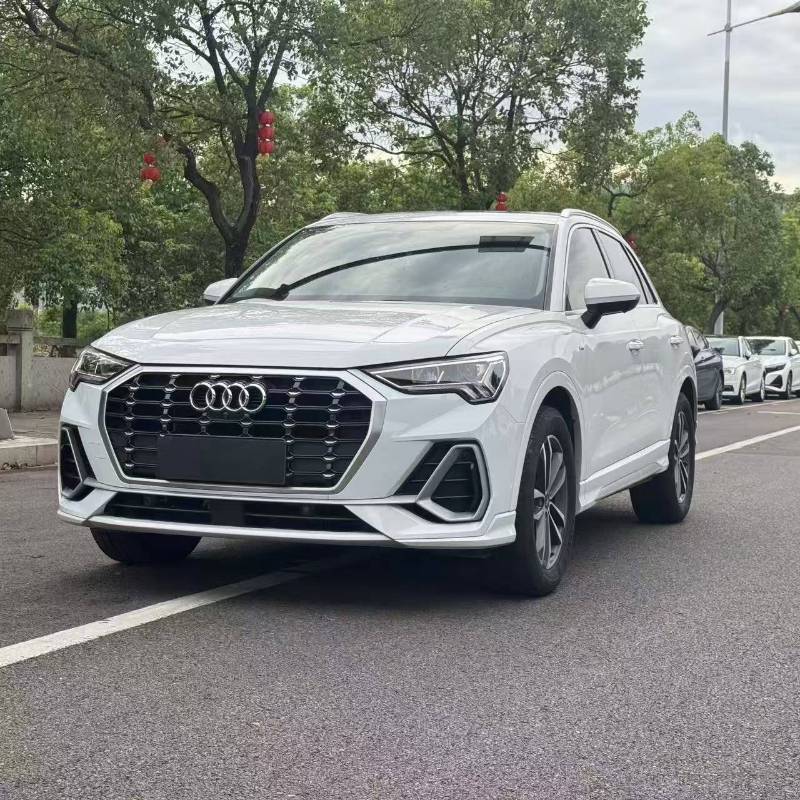 Audi Q3 2023 car image #3
