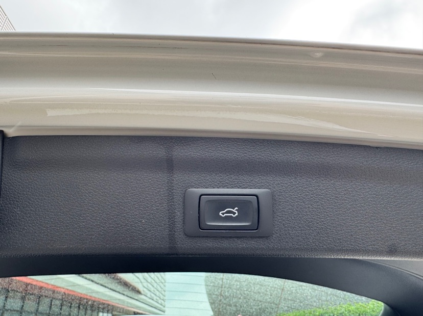 Audi Q3 2023 car image #12