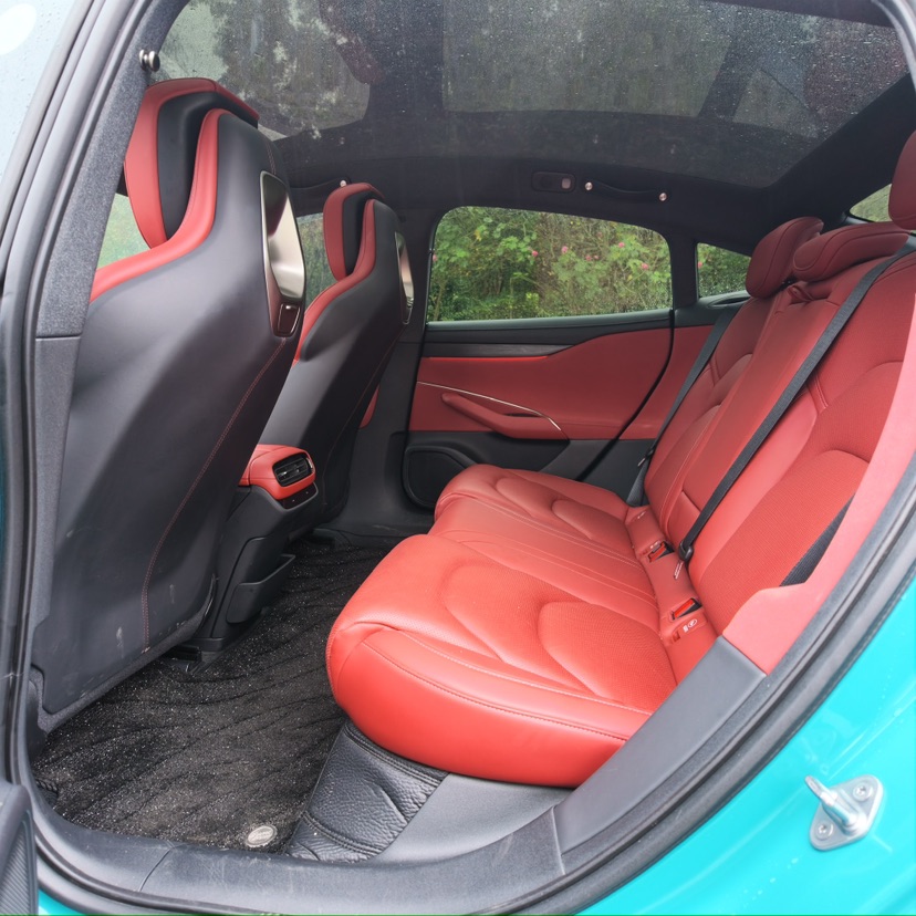 MI SU7 2025 immagine di auto #5