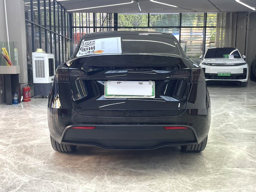 Tesla Model Y 2021 #4 Tesla Model Y 2021 car image #4