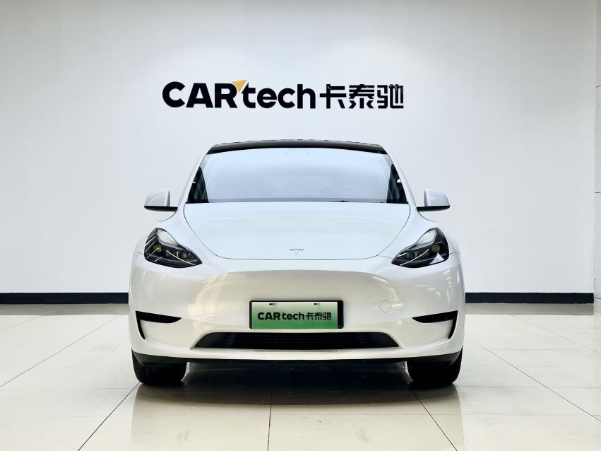 Tesla Model Y 2023 car image #2