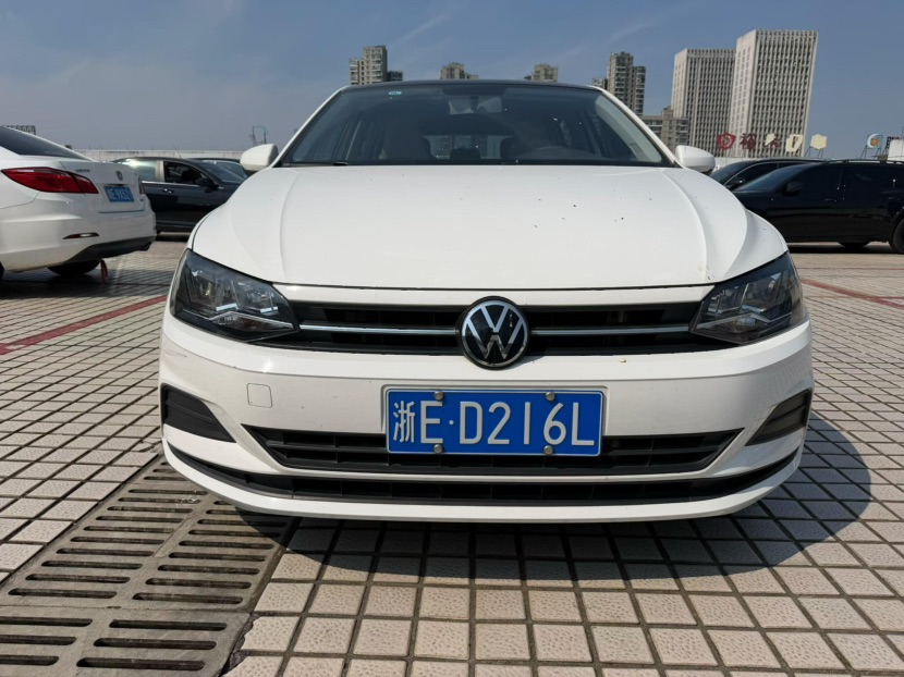 Volkswagen Polo 2021 car image #2