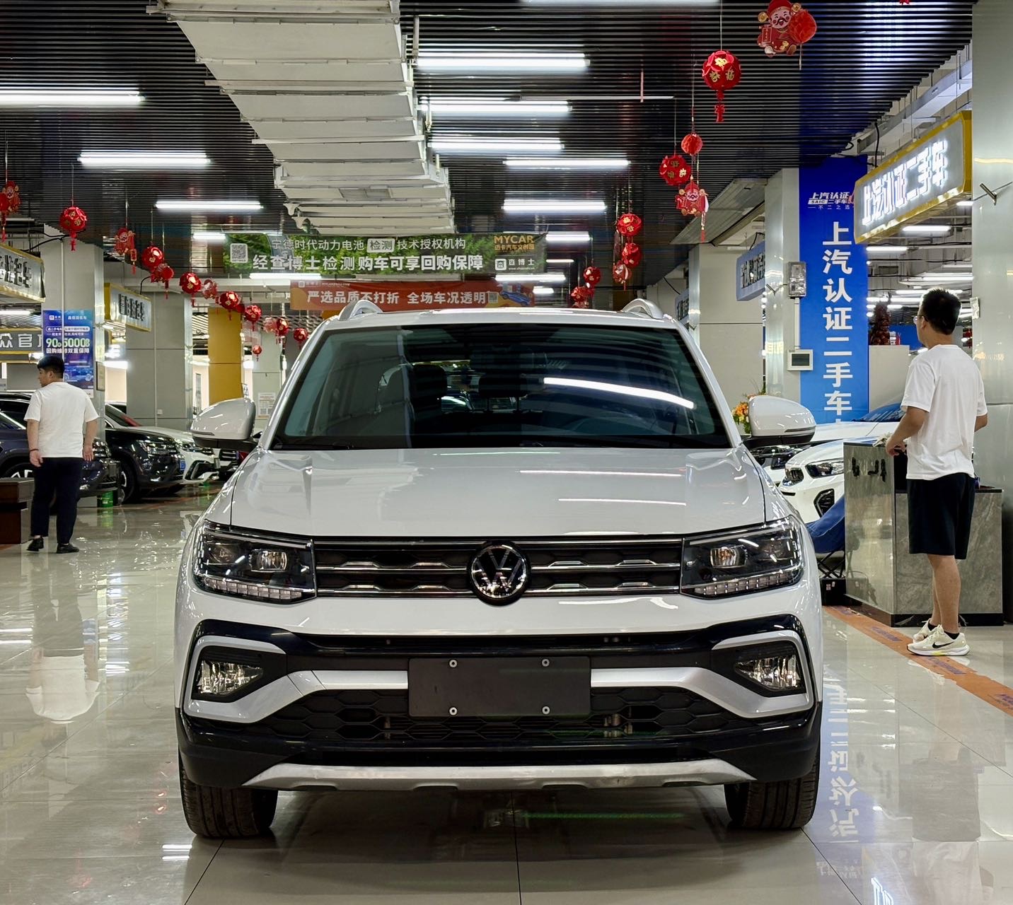 Volkswagen T-Cross 2023 car image #2