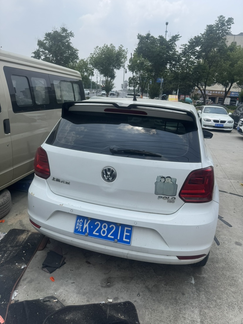 Volkswagen Polo 2016 car image #2
