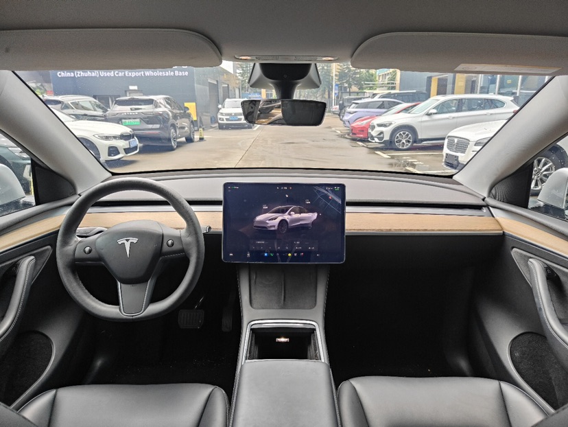 Tesla Model Y 2022 #5 Tesla Model Y 2022 car image #5