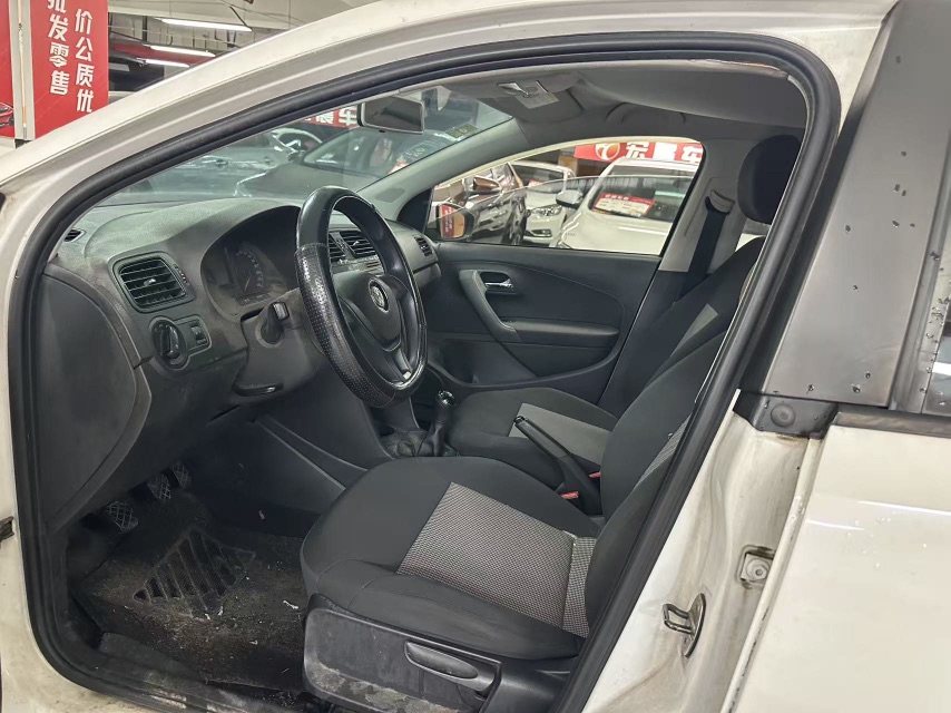 Volkswagen Polo 2016 car image #2