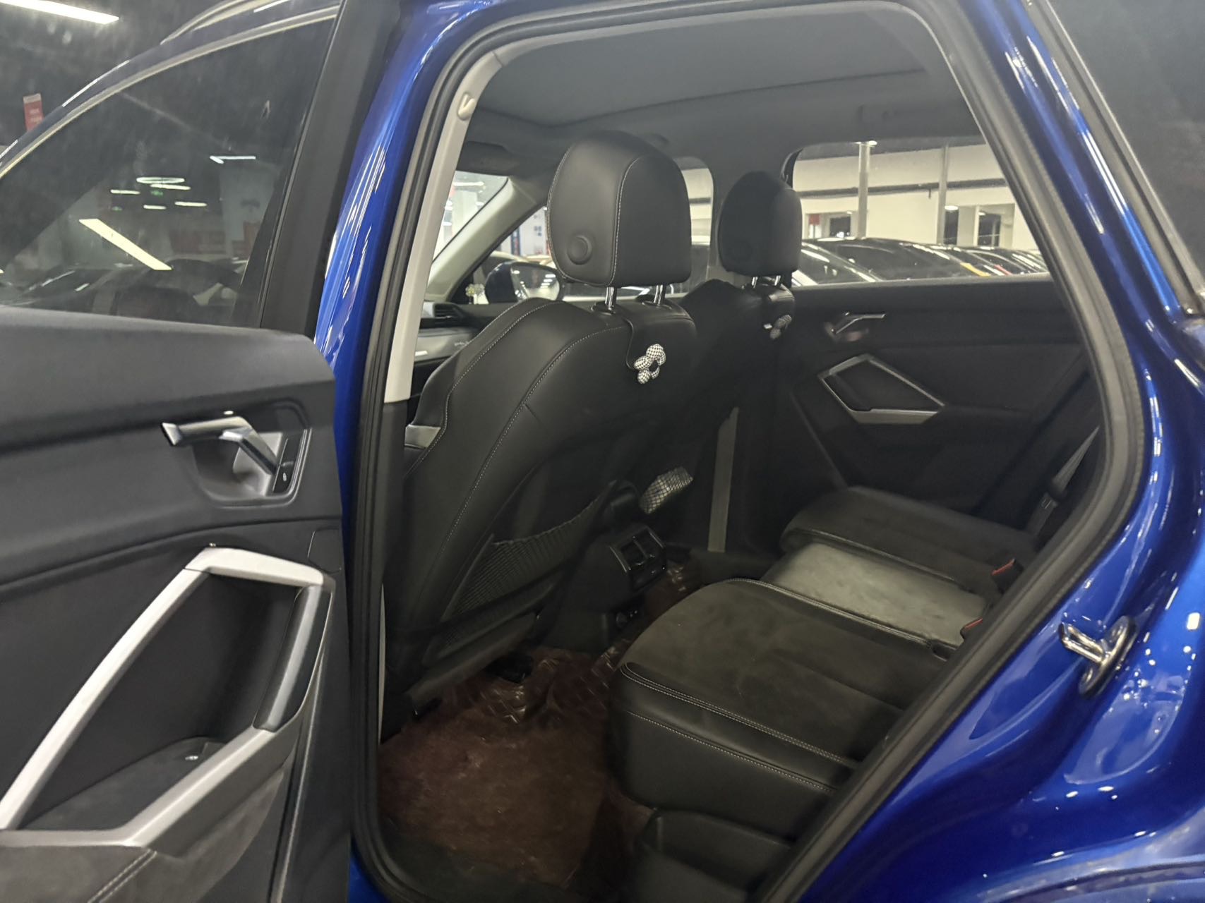 Audi Q3 2021 car image #7