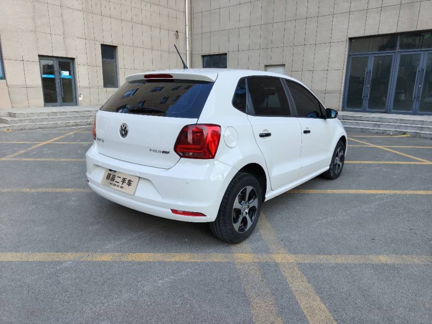 Volkswagen Polo 2016 car image #9