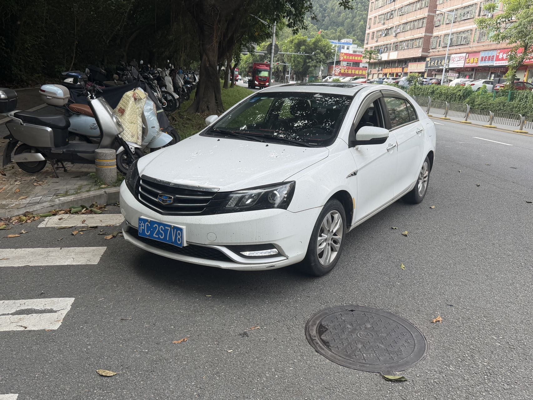 GEELY Emgrand 2016 GEELY Emgrand 2016 immagine di auto